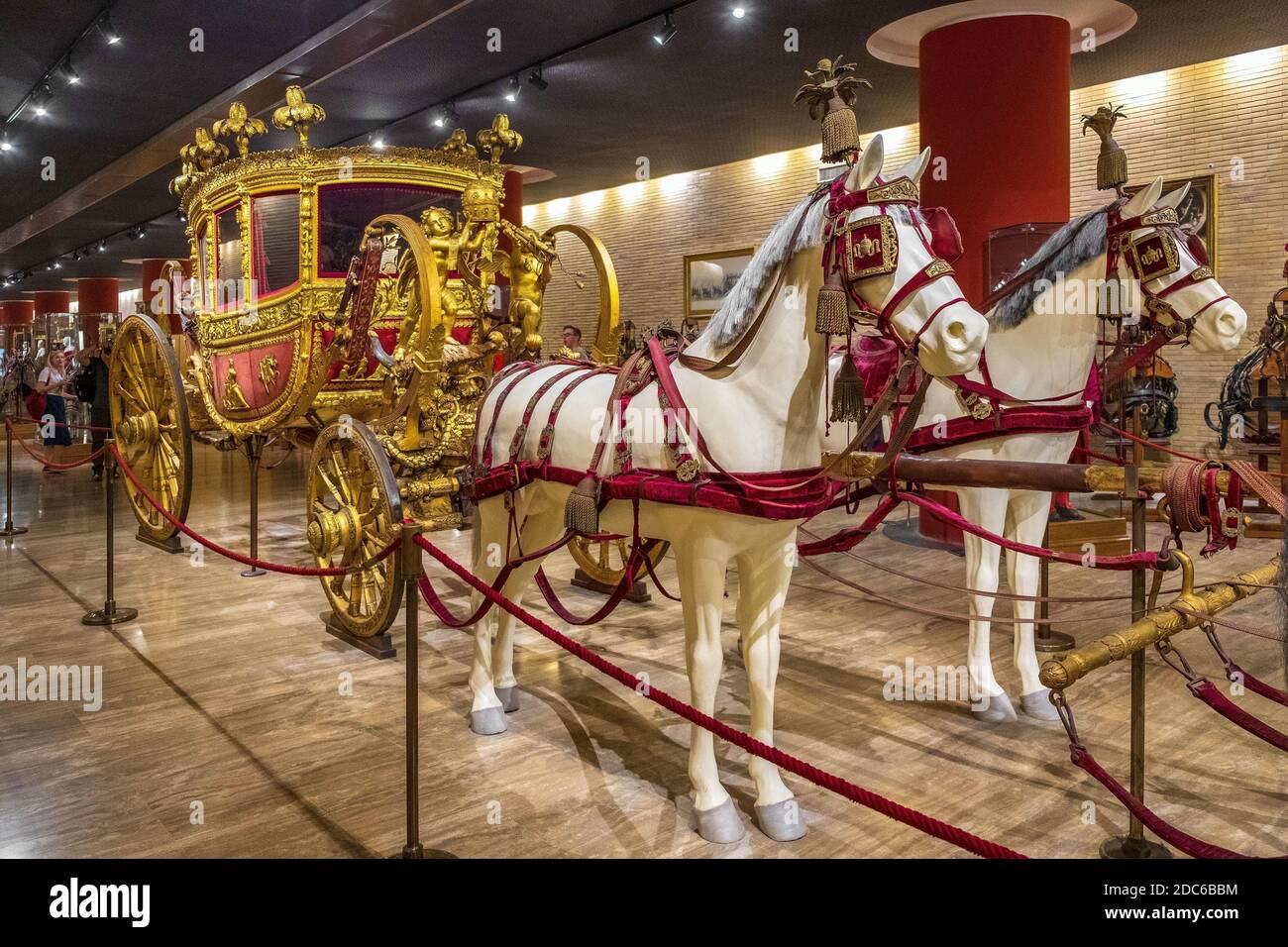 Roma, Città del Vaticano / Italia - 2019/06/15: Gran Gala Berlino carrozza all'interno del Padiglione delle carrozze dei Musei Vaticani - Musei Vaticani - nei Vati Foto Stock