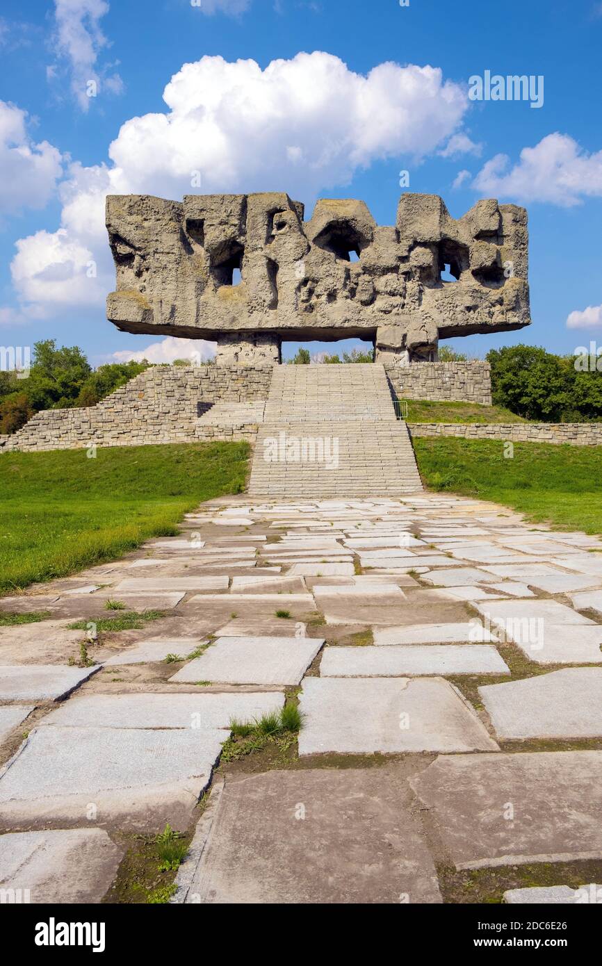 Lublin, Lubelskie / Polonia - 2019/08/17: Majdanek KL Lublin campo di concentramento e sterminio Nazis - Konzentrationslager Lublin - con le vittime Foto Stock