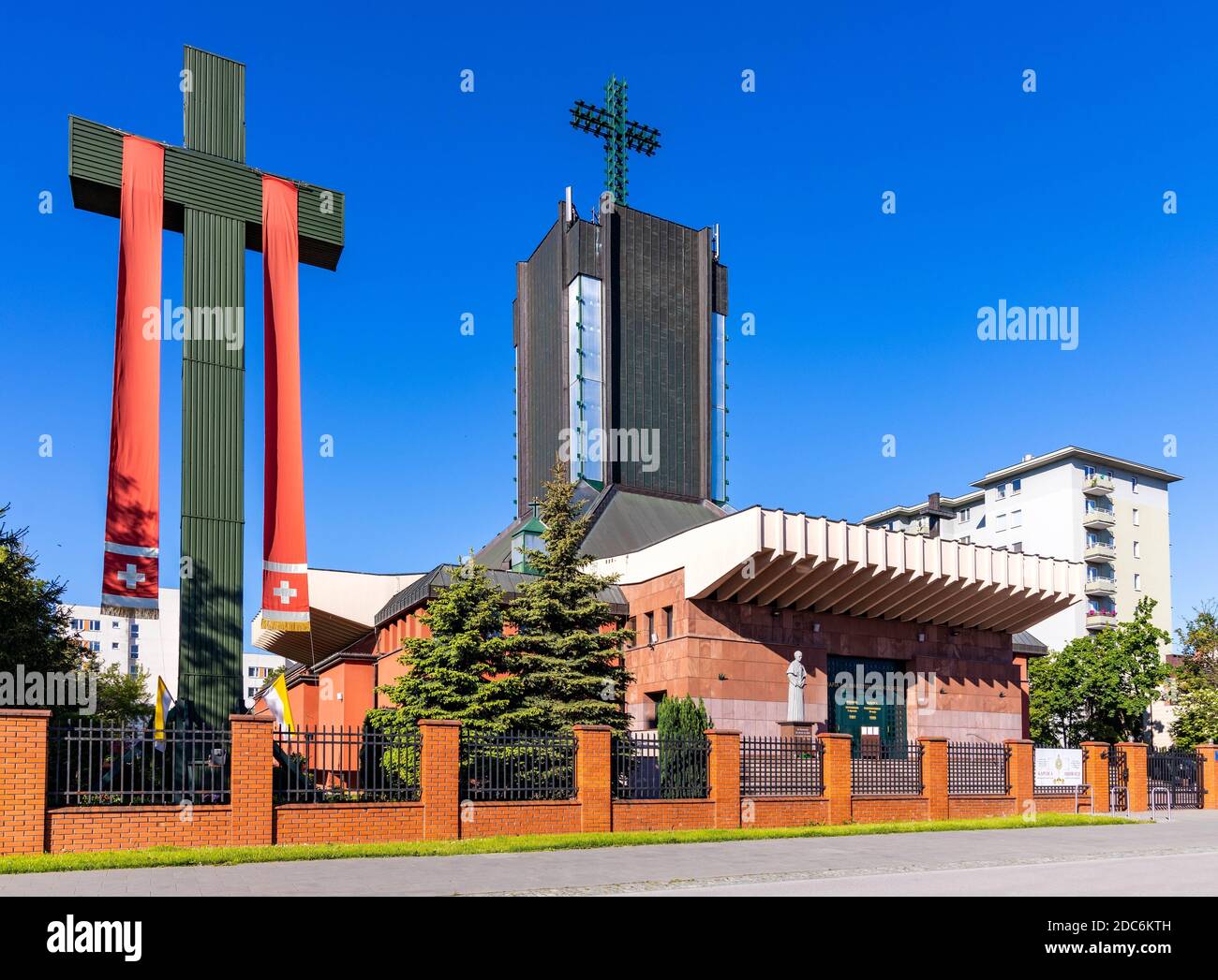 Varsavia, Mazovia / Polonia - 2020/05/21: Facciata della chiesa di San Massimiliano Colbe - kosciol sw. Maksymiliana Kolbe - a ul. Via Rzymowskiego a Moko Foto Stock