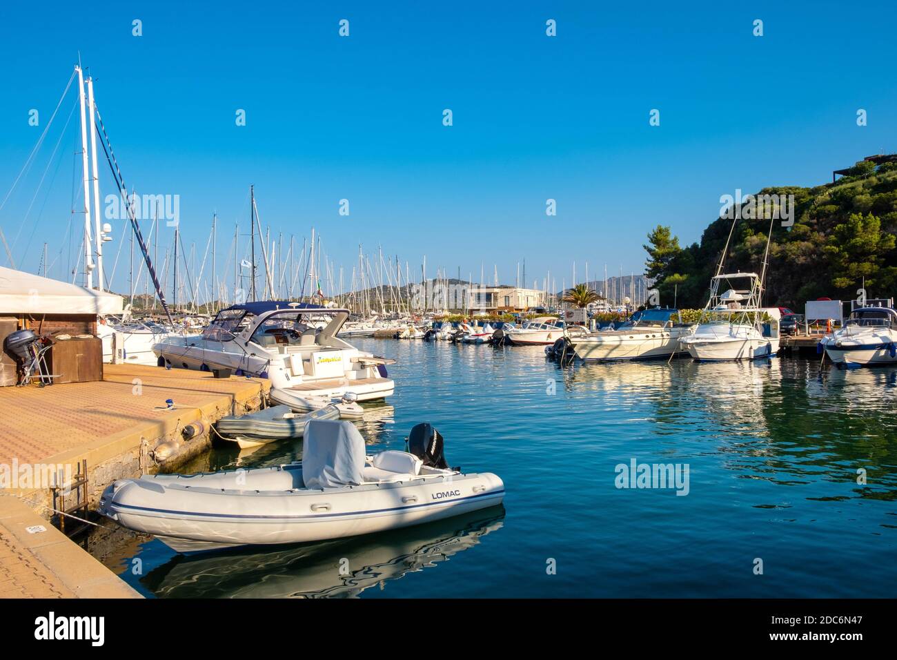 Marina di portisco immagini e fotografie stock ad alta risoluzione - Alamy