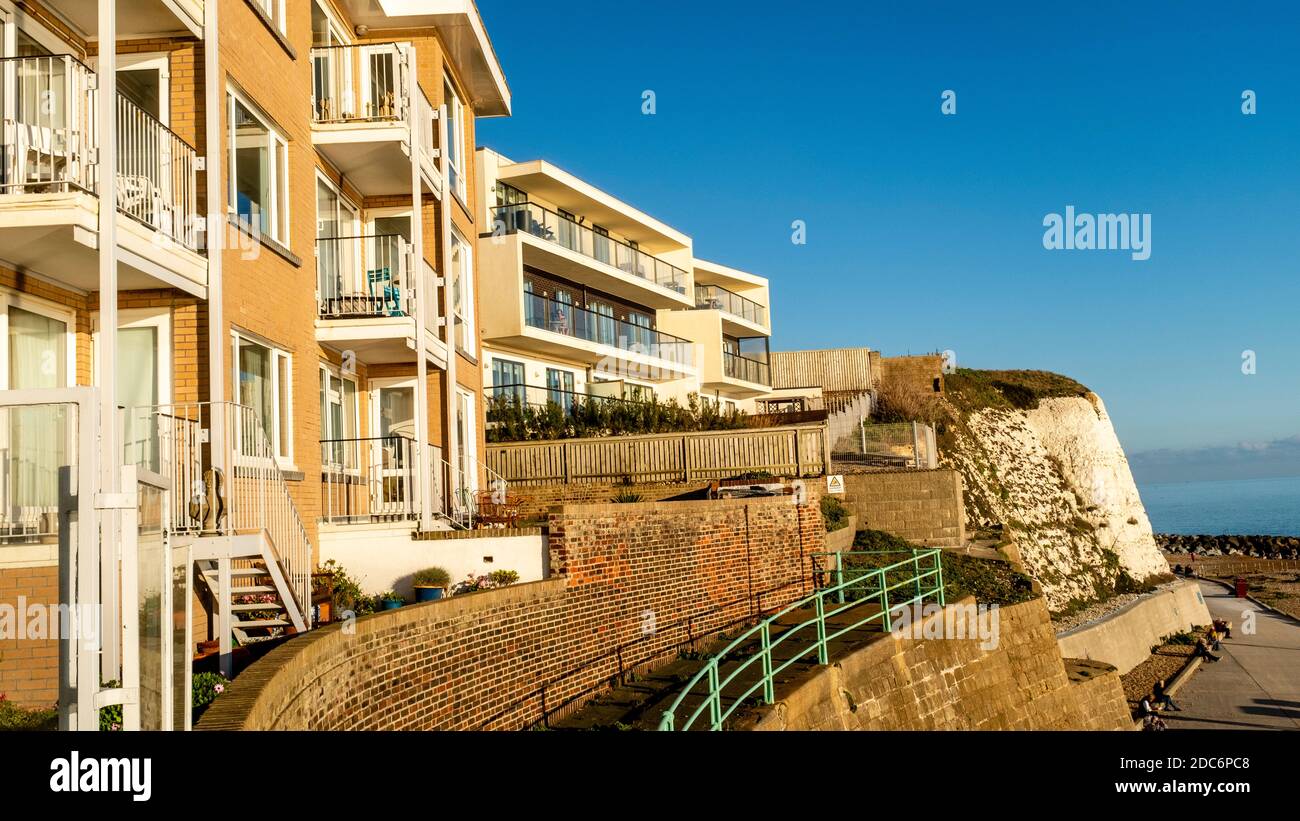 Appartamenti sul lungomare a Rottingdean vicino a Brighton, East Sussex, Regno Unito. Foto Stock