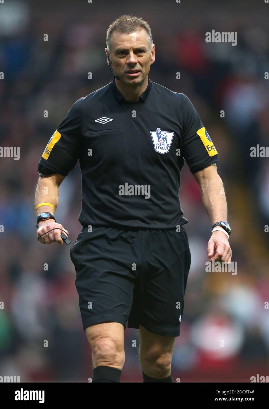 File photo datato 12-01-2013 del Referee Mark Halsey. Foto Stock
