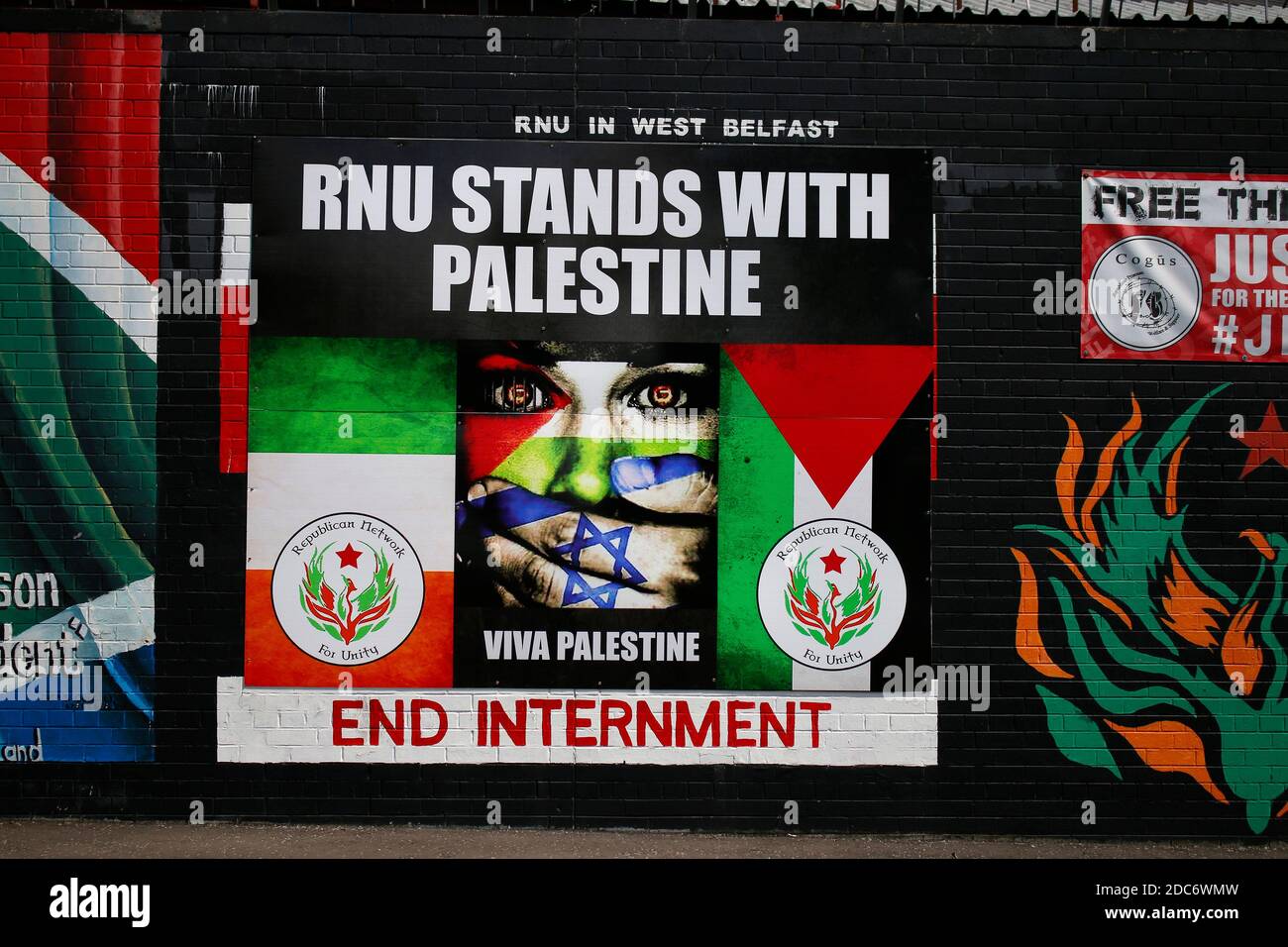 'RNU sta con la Palestina' - Impressionen: International Wall Belfast, Nordirland/Irlanda del Nord. Foto Stock