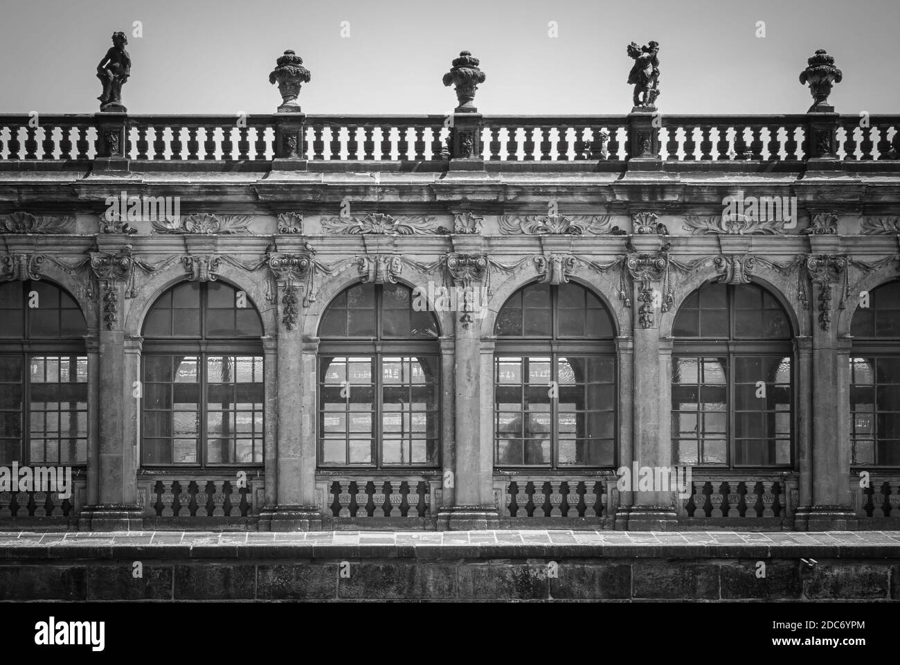 Dettaglio della facciata sul lato sud-ovest dello Zwinger di Dresda, Sassonia, Germania. Foto Stock