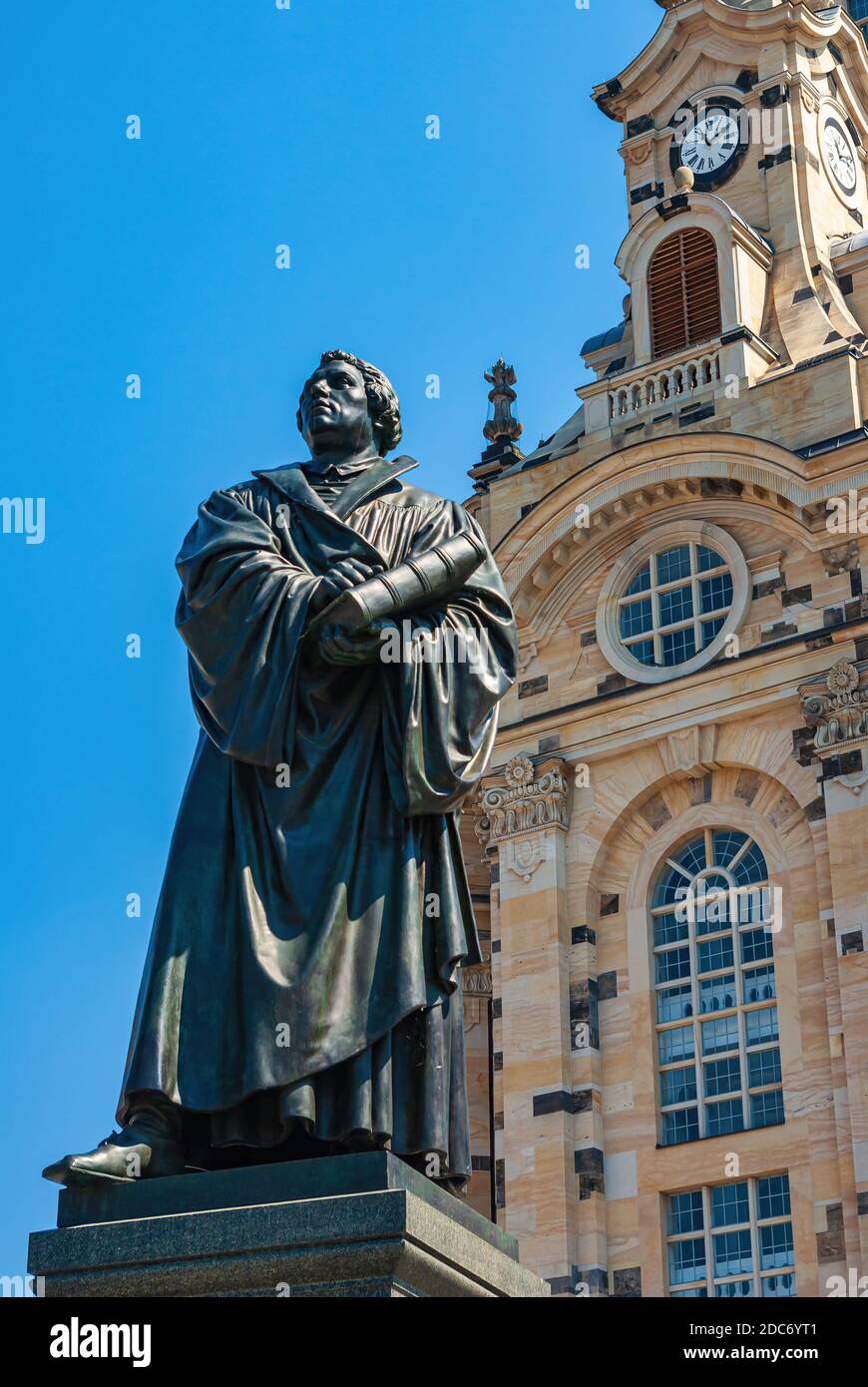 Memoriale del dottor Martin Lutero dopo Ernst Rietschel di fronte alla chiesa Frauenkirche , Dresda, Sassonia, Germania. Foto Stock