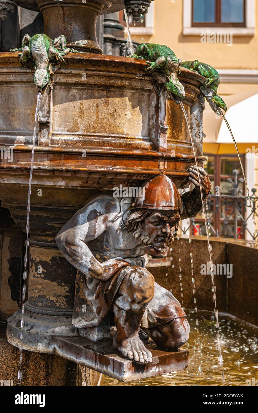Dresda, Sassonia, Germania, dettagli scultorei della Fontana del colera (Cholerabrunnen), conosciuta anche come Fontana di Gutschmid (Gutschmidbrunnen). Foto Stock