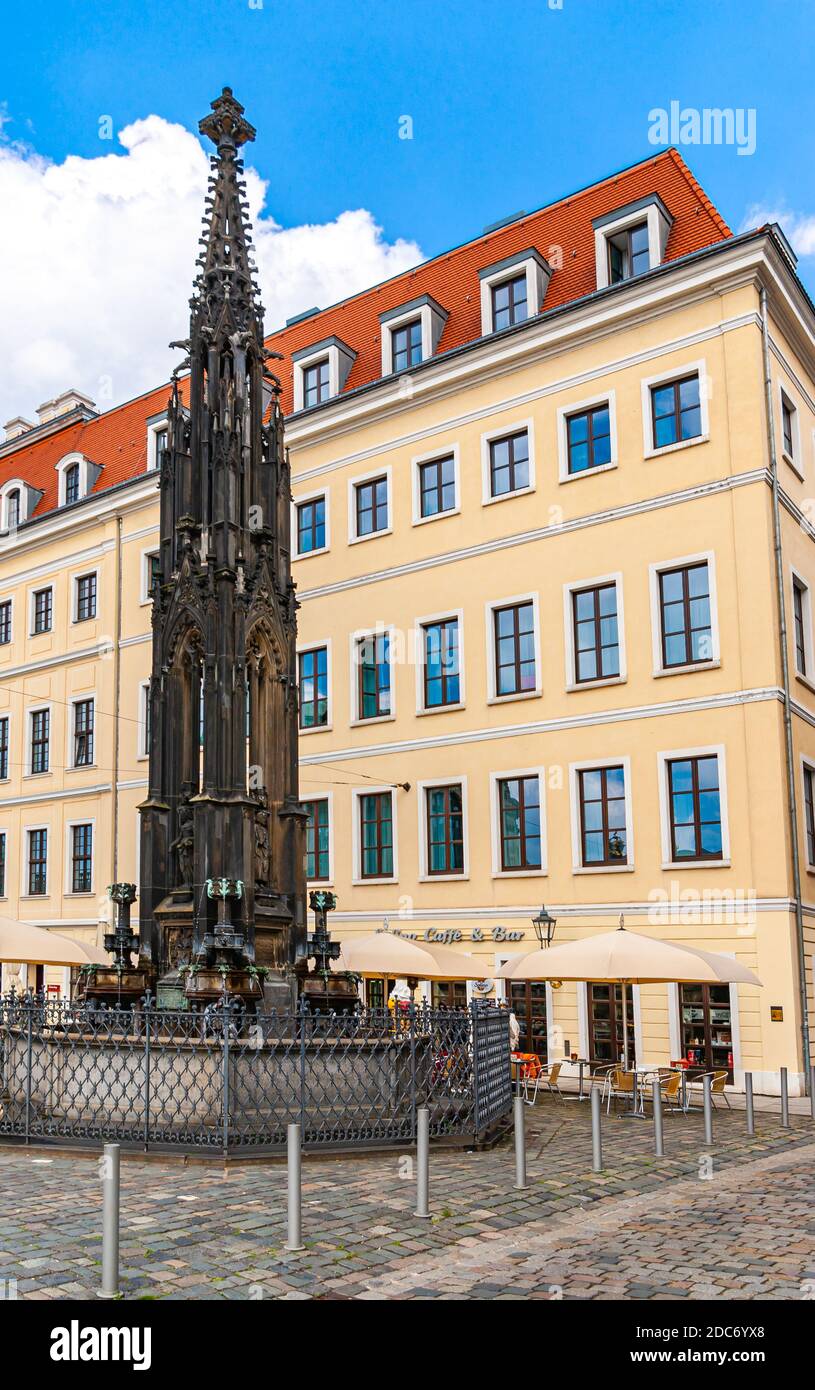 Dresda, Sassonia, Germania - 25 maggio 2010: Splendida vista della fontana del colera (Cholerabrunnen), conosciuta anche come Fontana di Gutschmid. Foto Stock
