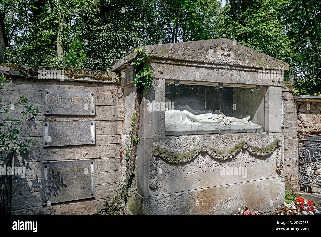 Weimar, antico cimitero: Tomba della famiglia Goethe, amico di Goethe; Weimar, alter Friedhof: Grab der Familie Goethje Foto Stock