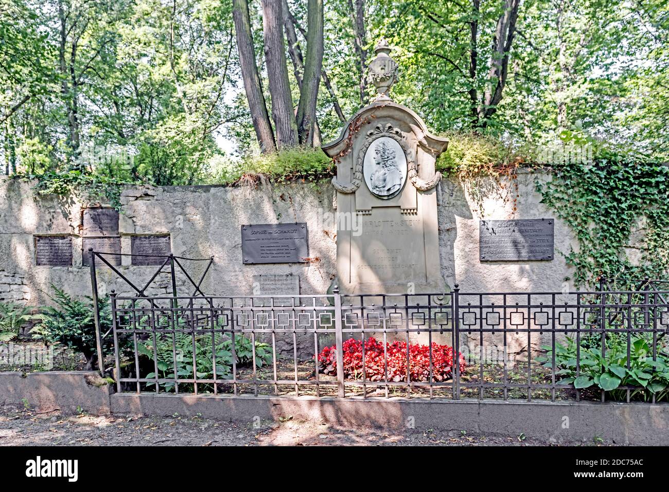 Weimar, antico cimitero: Tomba di Charlotte von Stein, amico di Goethe; Weimar, alter Friedhof: Grab von Charliotte contro Stein Foto Stock