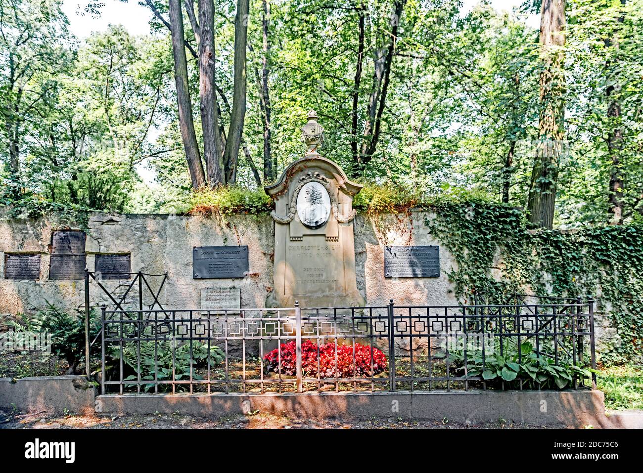 Weimar, antico cimitero: Tomba di Charlotte von Stein, amico di Goethe; Weimar, alter Friedhof: Grab von Charliotte contro Stein Foto Stock
