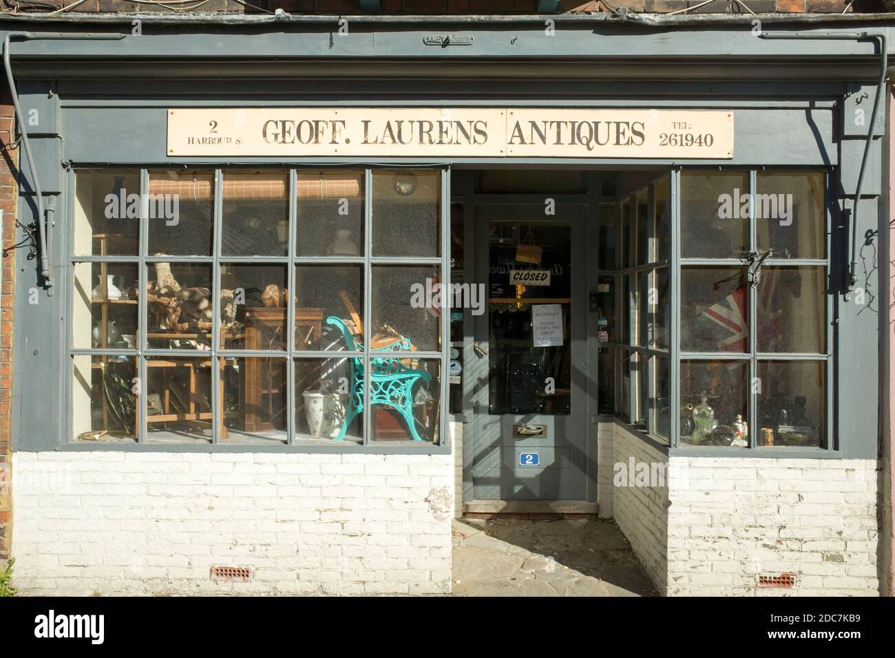 Negozio di antiquariato vittoriano Geoff Laurens Antiques Harbour Street Whitstable Kent Regno Unito Foto Stock