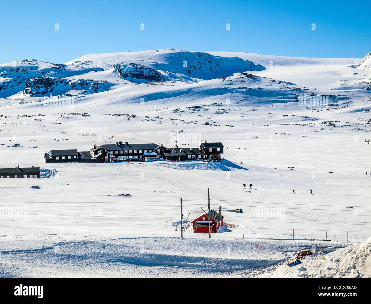 Il rifugio DNT a Finse in inverno. Finse è una stazione ferroviaria e un piccolo villaggio sulla linea ferroviaria Oslo-Bergen. Norvegia Foto Stock
