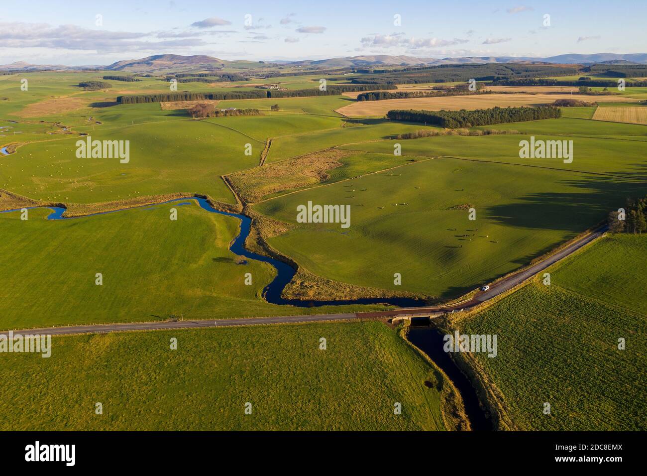 Vista aerea del fiume South Medwin, Lanarkshire meridionale, Scozia. Foto Stock