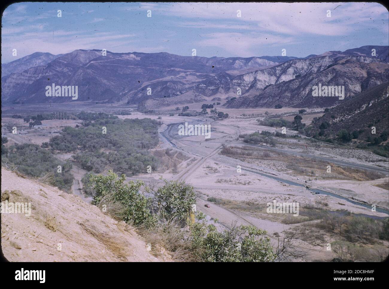 Santa Felicia Dam, 1955-56, Lago Piru, Contea di Ventura Foto Stock