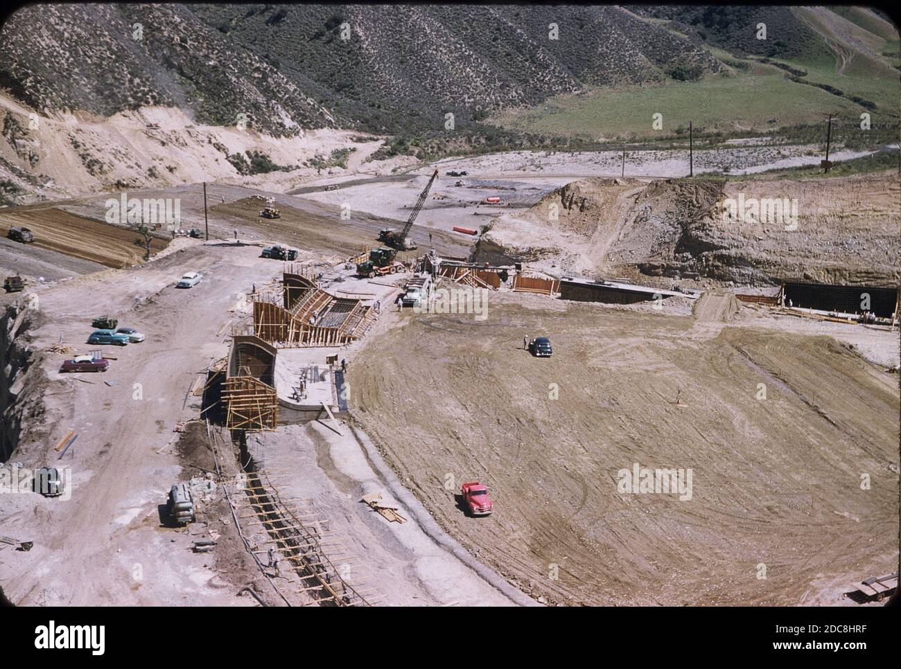 Santa Felicia Dam, 1955-56, Lago Piru, Contea di Ventura Foto Stock