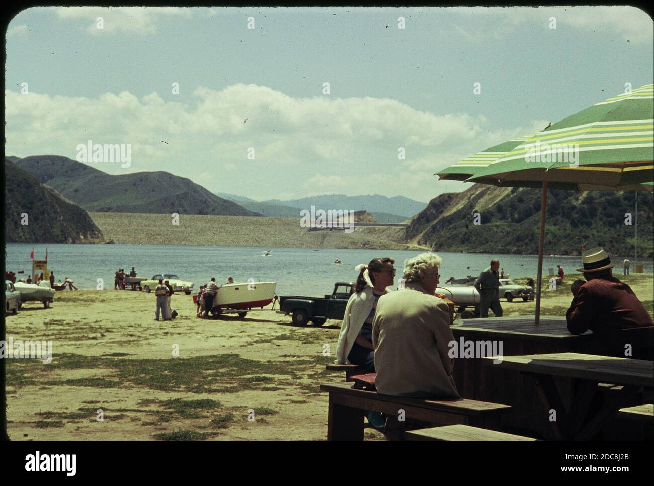 Santa Felicia Dam, 1955-56, Lago Piru, Contea di Ventura Foto Stock