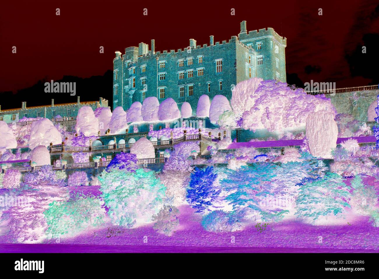 Powis Castle con colori invertiti. Foto Stock