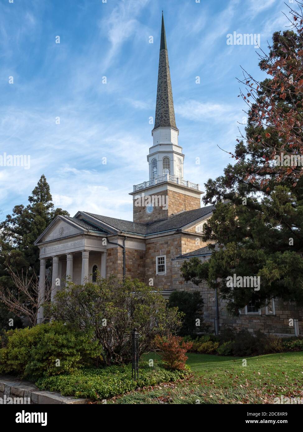 MONTCLAIR, NEW JERSEY, USA - 20 NOVEMBRE 2019: Vista esterna della prima chiesa di Cristo scienziato in Hillside Avenue Foto Stock