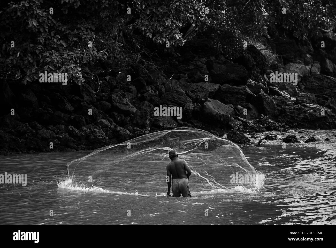 Pesca netta sull'isola Pulau WEH, provincia di Aceh, Sumatra, Indonesia, Asia Foto Stock