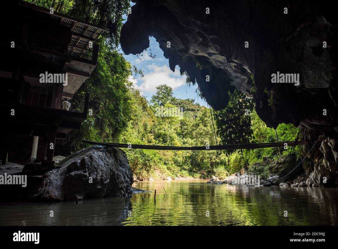 Grotta dell'Angek di Sungai vicino a Bukittinggi, Sumatra Occidentale, Indonesia, Asia Foto Stock