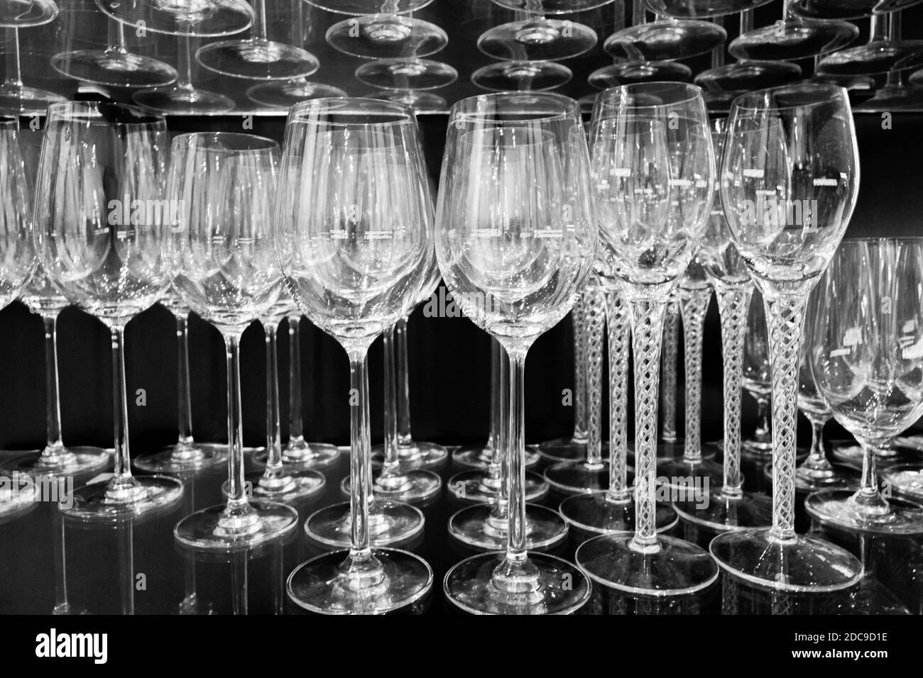 stemware in cristallo nella cucina del ristorante Foto Stock