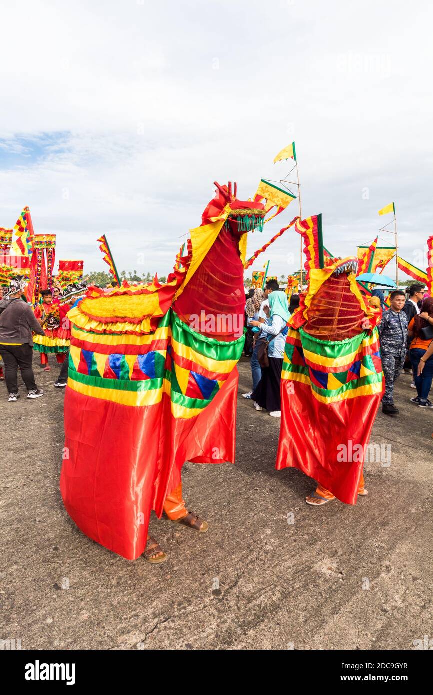 Ballerini Sagayan durante il Festival Shareff Kabunsuan a Cotabato City, Filippine Foto Stock