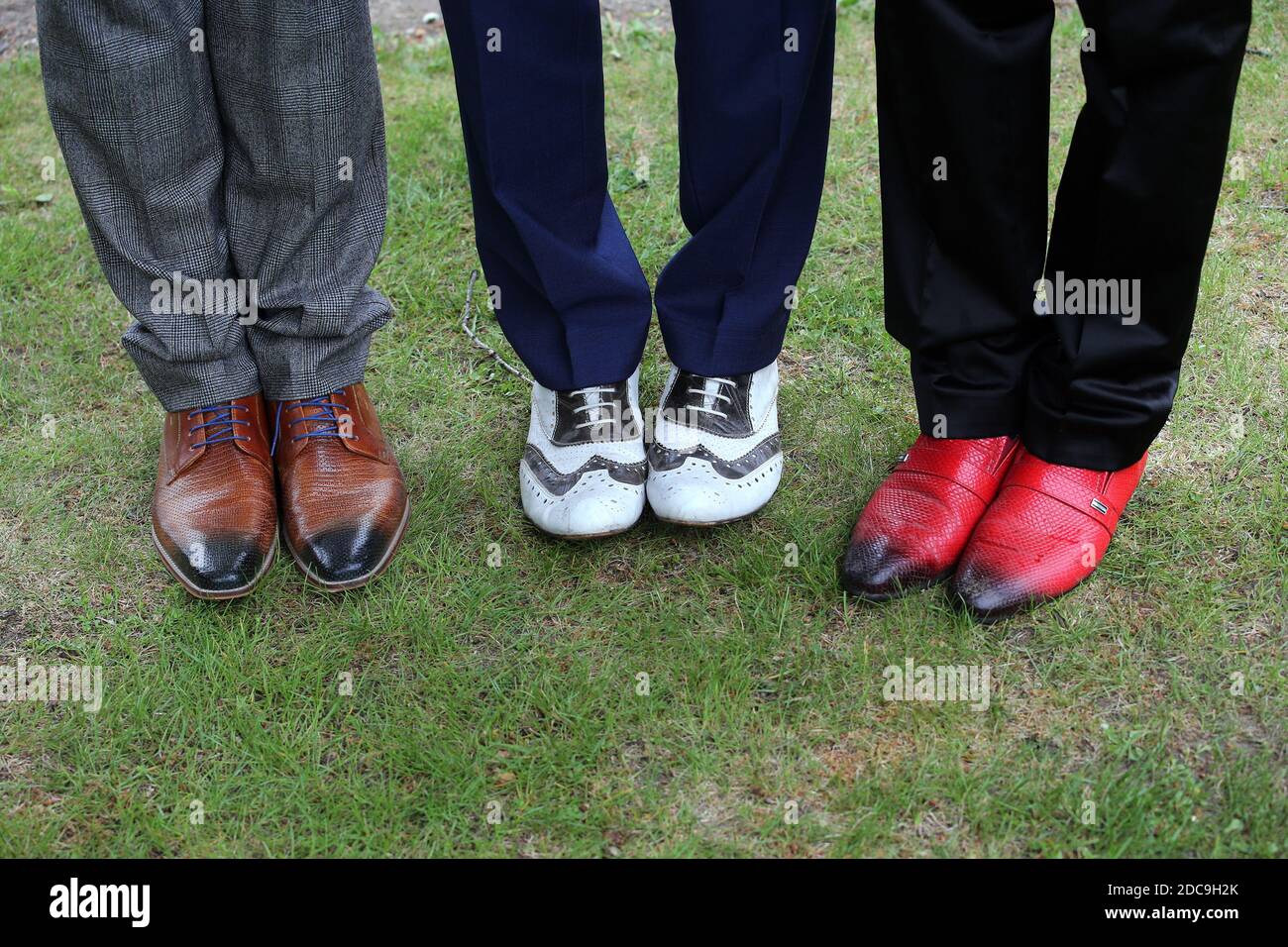 11.05.2019, Hoppegarten, Brandenburg, Germania - Germania - uomo con scarpe eleganti affiancate. 00S190511D453CAROEX.JPG [VERSIONE MODELLO: NO, PROP Foto Stock