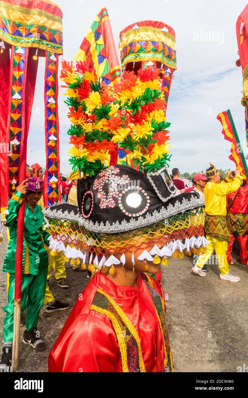 Ballerini Sagayan durante il Festival Shareff Kabunsuan a Cotabato City, Filippine Foto Stock