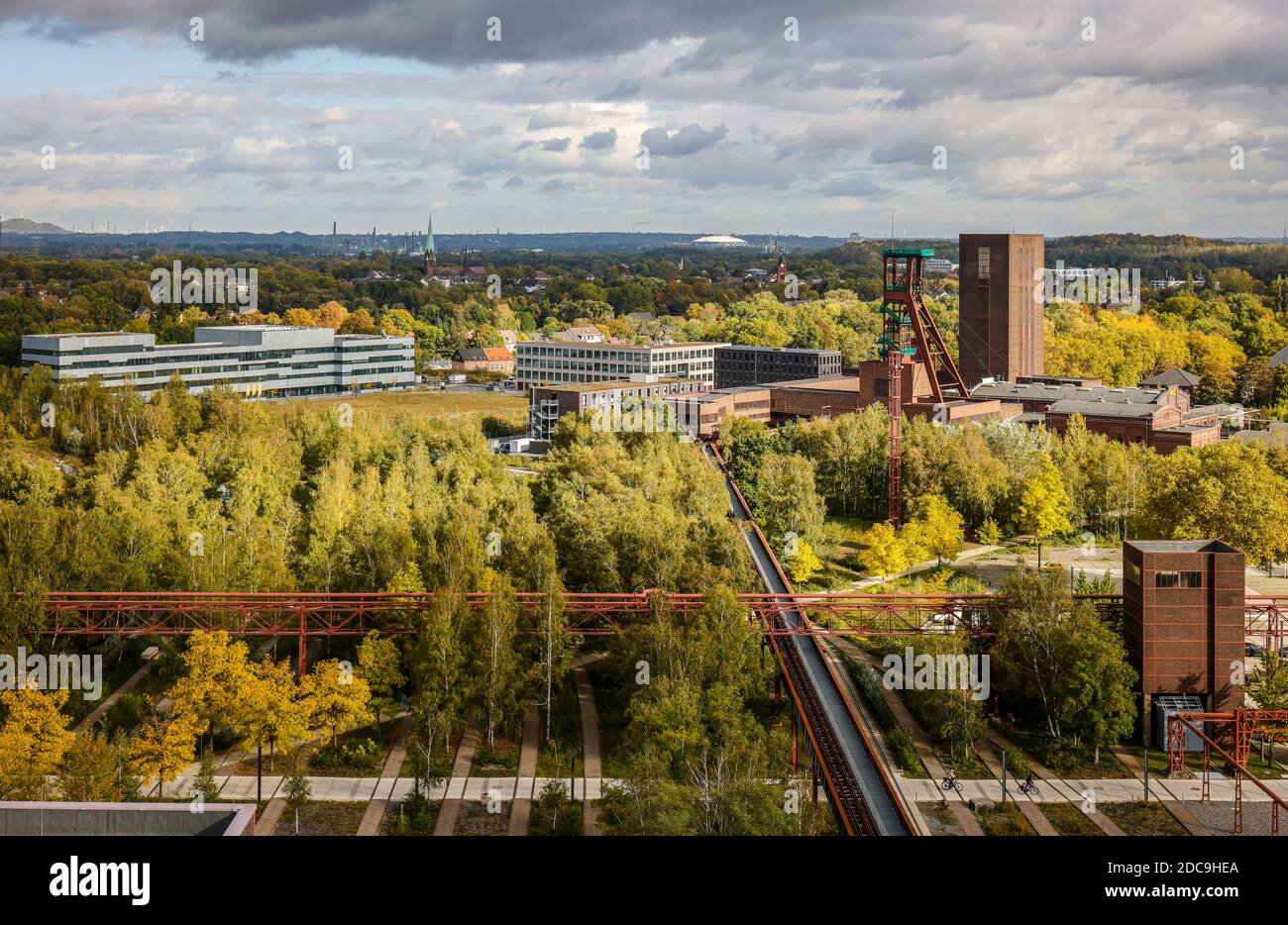 10.10.2020, Essen, Nord Reno-Westfalia, Germania - Zollverein Colliery, patrimonio mondiale dell'UNESCO Zollverein, Zollverein shaft 1/2/8, torre tortuosa, PAC Foto Stock