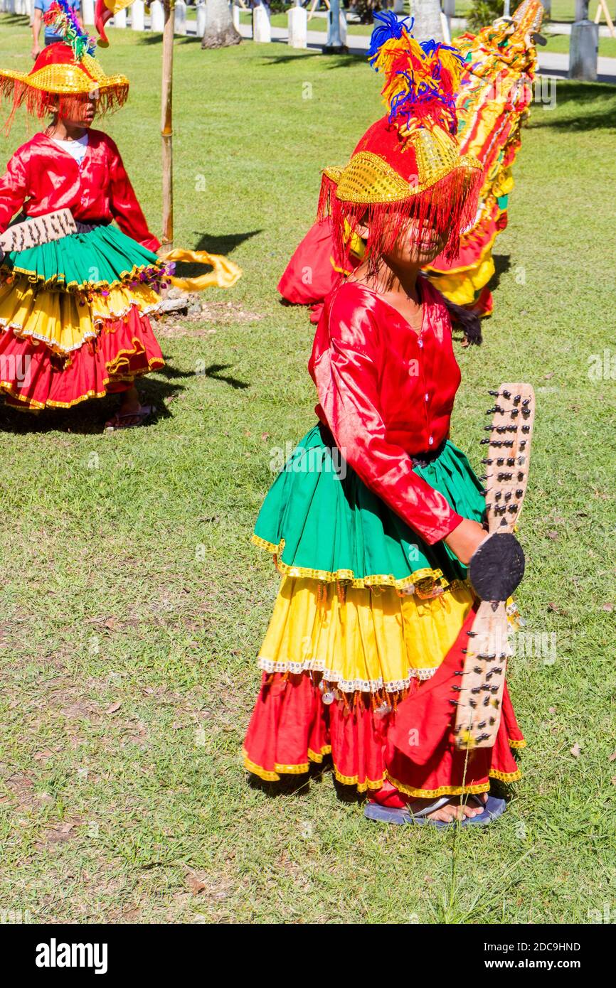 Ballerini Sagayan durante il Festival Shareff Kabunsuan a Cotabato City, Filippine Foto Stock