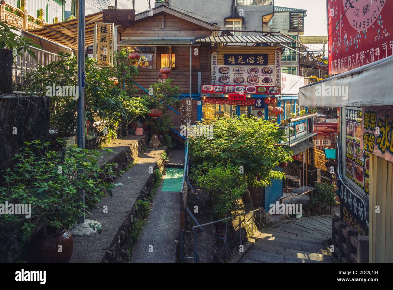 19 novembre 2020: La vecchia strada di Nanzhuang è una vecchia strada nella città di Nanzhuang, nella contea di Miaoli, Taiwan. È anche noto come Osmanthus Alley per merito di Foto Stock