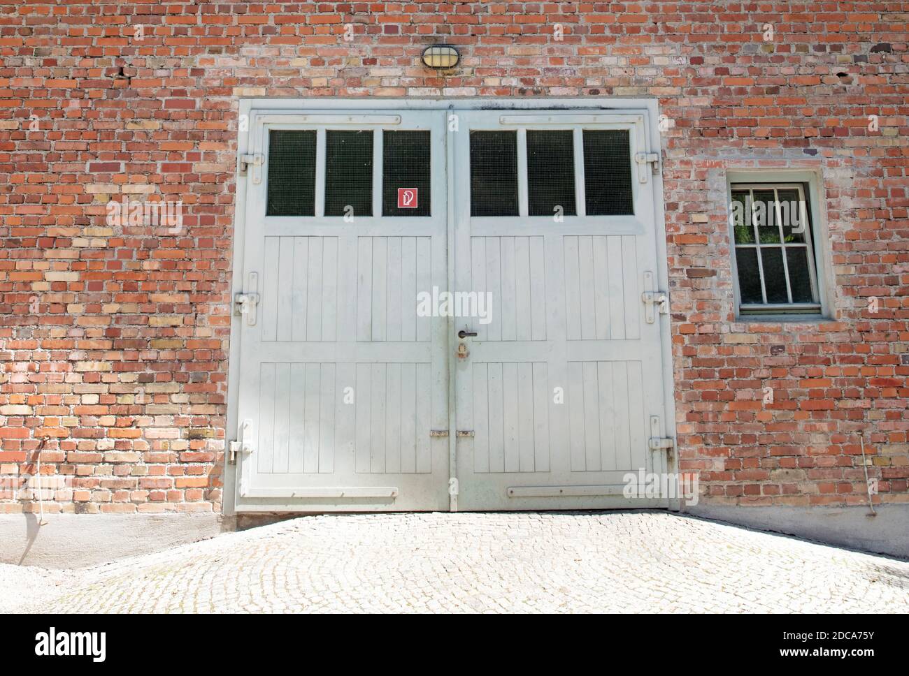 Dachau, Baviera, Germania - 13 luglio 2020: Costruzione dei crematori e della camera a gas del campo di concentramento di Dachau Foto Stock