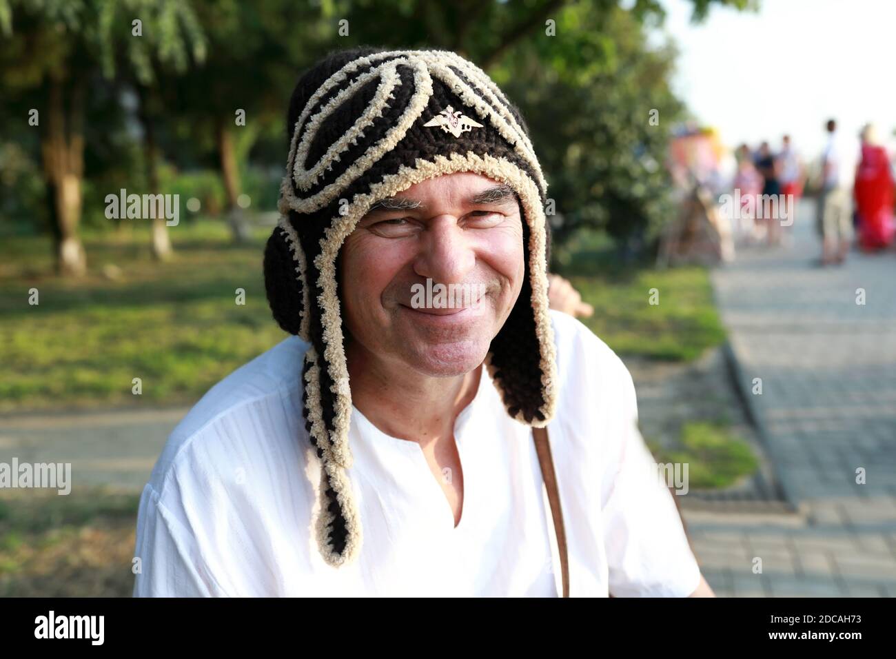 Ritratto di uomo anziano in cappello a maglia Foto Stock