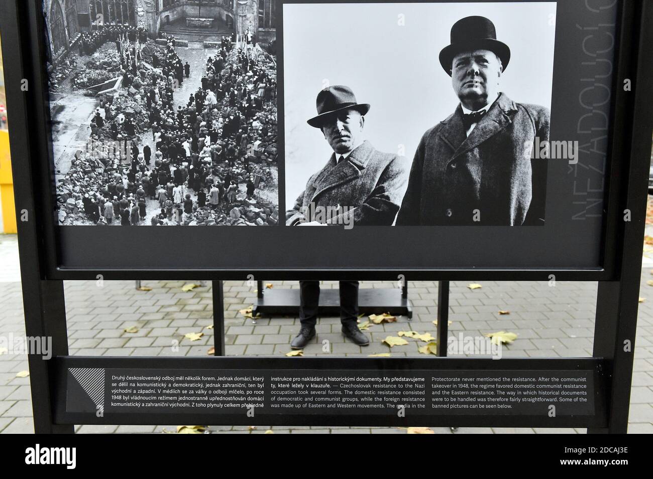 Brno, Repubblica Ceca. 19 Nov 2020. La mostra 'momenti indesiderabili' che esplora il tema della manipolazione e della censura nel fotogiornalismo che CTK mette in evidenza il fenomeno della manipolazione fotografica a Brno, Repubblica Ceca, 19 novembre 2020. Credit: Vaclav Salek/CTK Photo/Alamy Live News Foto Stock