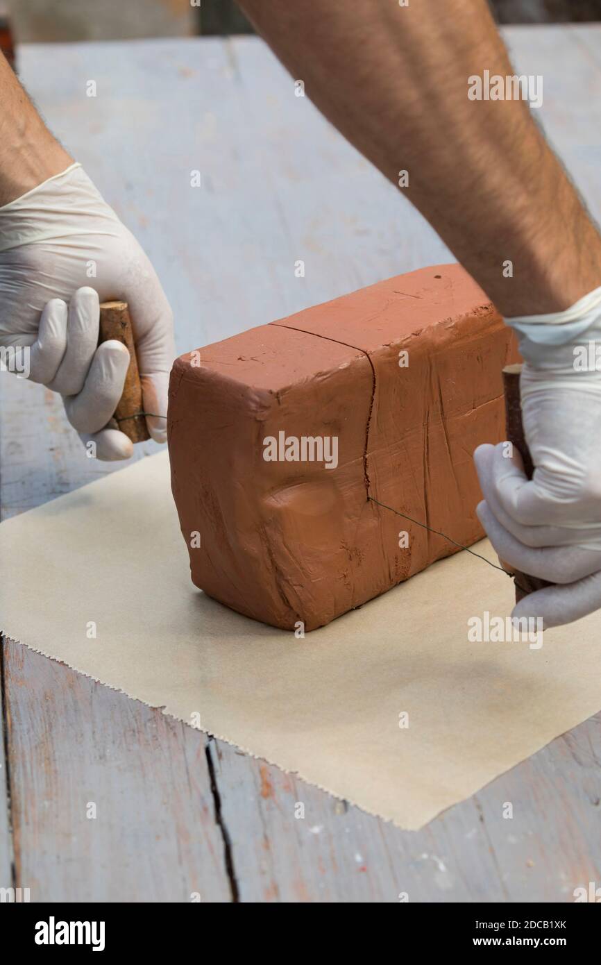La scatola delle api è fatta di blocco di argilla, tagliato a pezzi, foto di serie 2/13, Germania Foto Stock