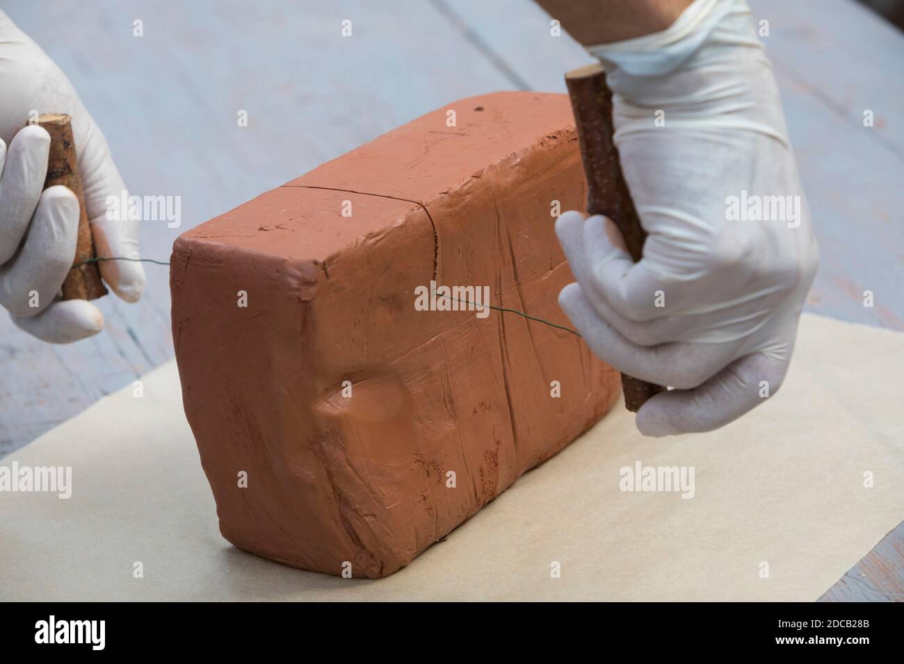 La scatola delle api è fatta di blocco di argilla, tagliato a pezzi, foto di serie 3/13, Germania Foto Stock