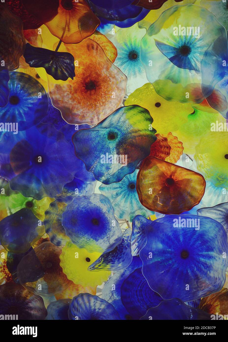 Forme colorate e naturali, fioritura d'arte nel soffitto Bellagio, arte Fiori di Como di Chihuly Foto Stock