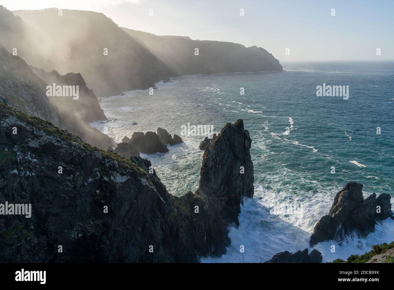 La costa rocciosa selvaggia della Galizia nel nord della Spagna a. Cabo Ortegal Foto Stock