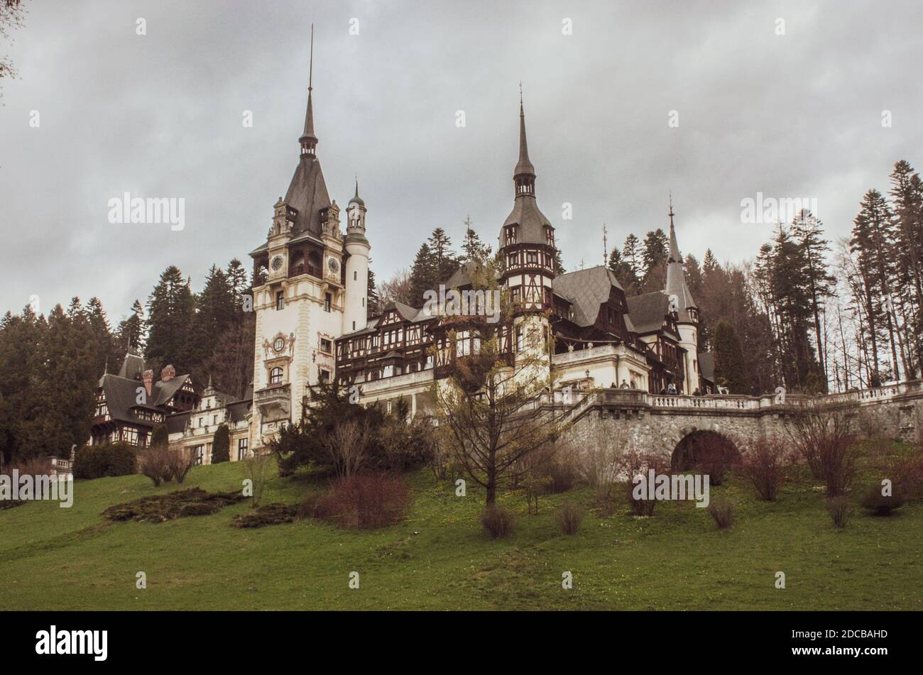Antico castello di Peles in estate, Sinaia Foto Stock