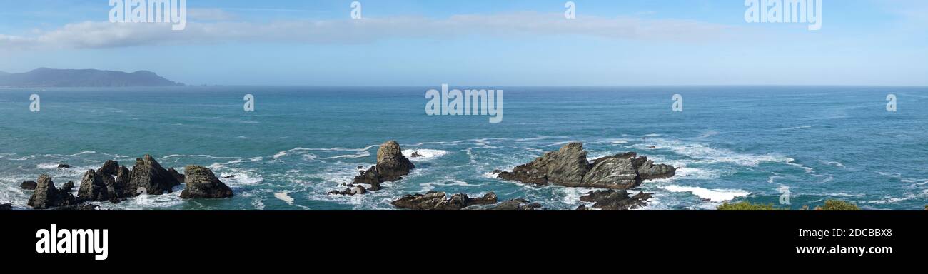 Vista panoramica della costa selvaggia della Galizia e scogliere a. Loiba Foto Stock