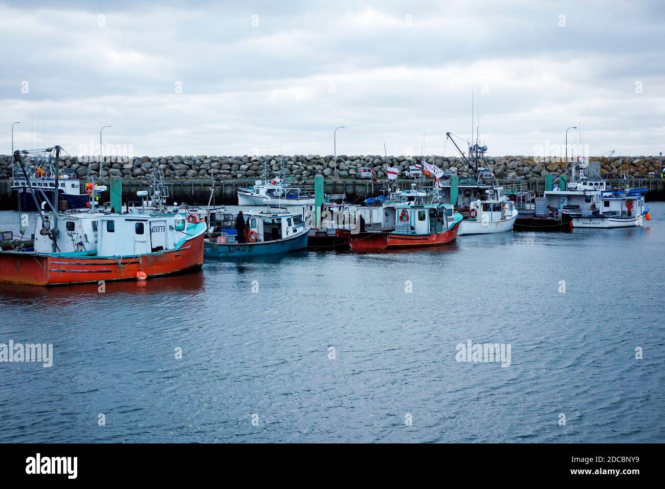 A metà settembre 2020 è iniziato un conflitto tra pescatori nativi e non, quando la Sipekne’katik First Nation ha lanciato la propria moderata pesca di aragosta nella baia di St. Marys, nella Nova Scotia occidentale. Una pesca moderata è un’operazione su piccola scala; la pesca autonoma di Sipekne’katik consente ai membri della banda con licenze di pesca di stabilire 50 trappole ciascuna. Foto Stock