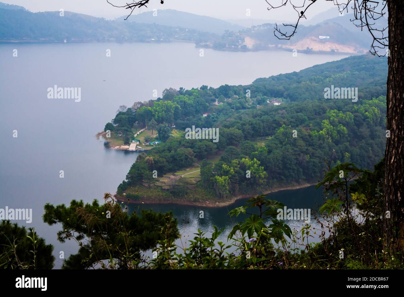 Il lago Umiam si trova a Shillong. L'immagine della vista aerea è presa al lago di Umiam shillong meghalaya india. Foto Stock