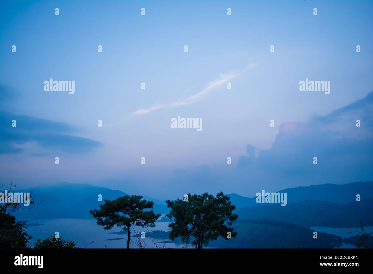 Il lago Umiam si trova a Shillong. L'immagine della vista aerea è presa al lago di Umiam shillong meghalaya india. Foto Stock