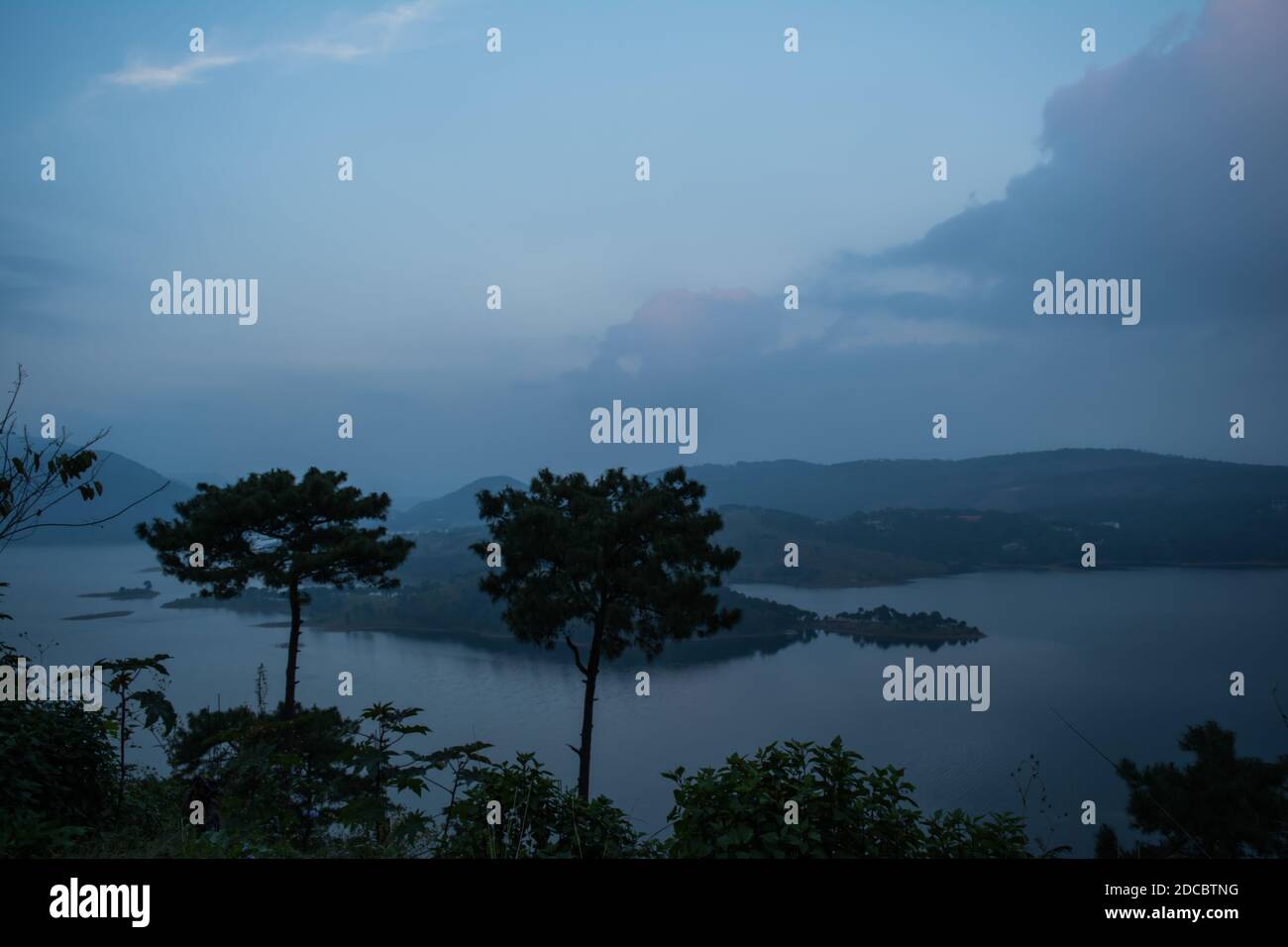 Il lago Umiam si trova a Shillong. L'immagine della vista aerea è presa al lago di Umiam shillong meghalaya india. Foto Stock