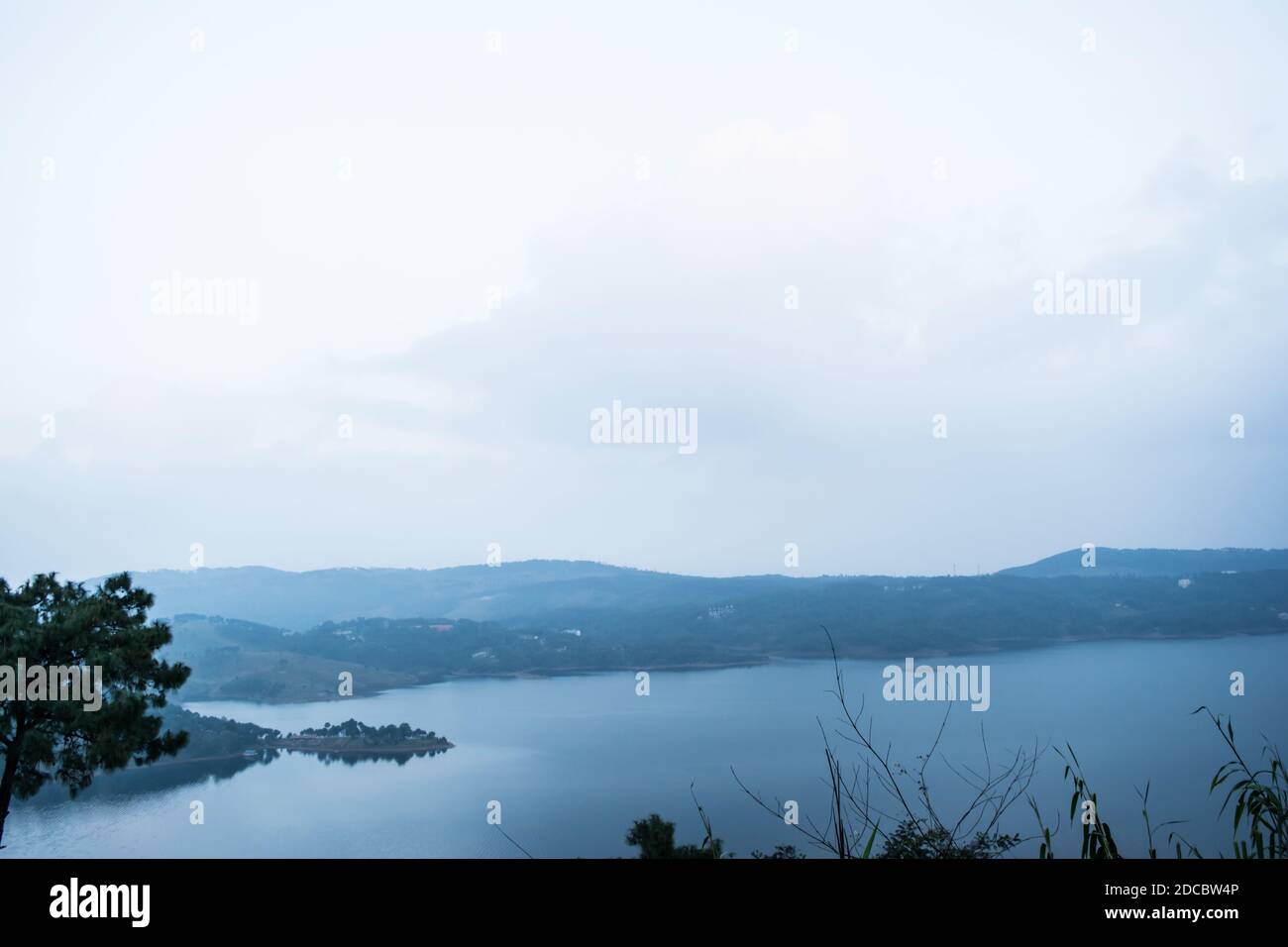 Il lago Umiam si trova a Shillong. L'immagine della vista aerea è presa al lago di Umiam shillong meghalaya india. Foto Stock