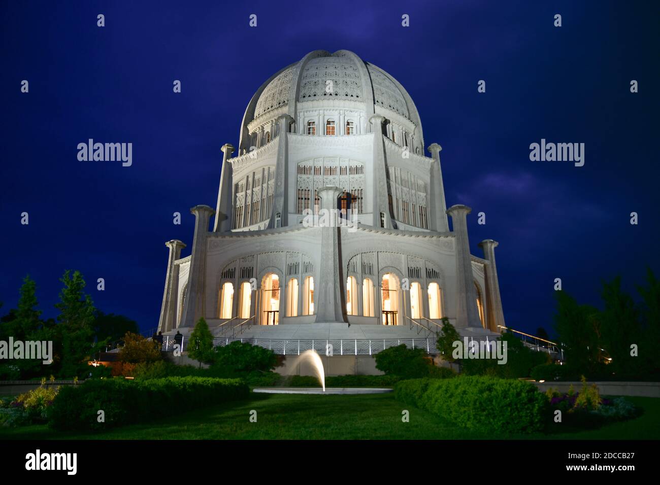 Vintage e classico ornato design architettonico del tempio religioso Foto Stock