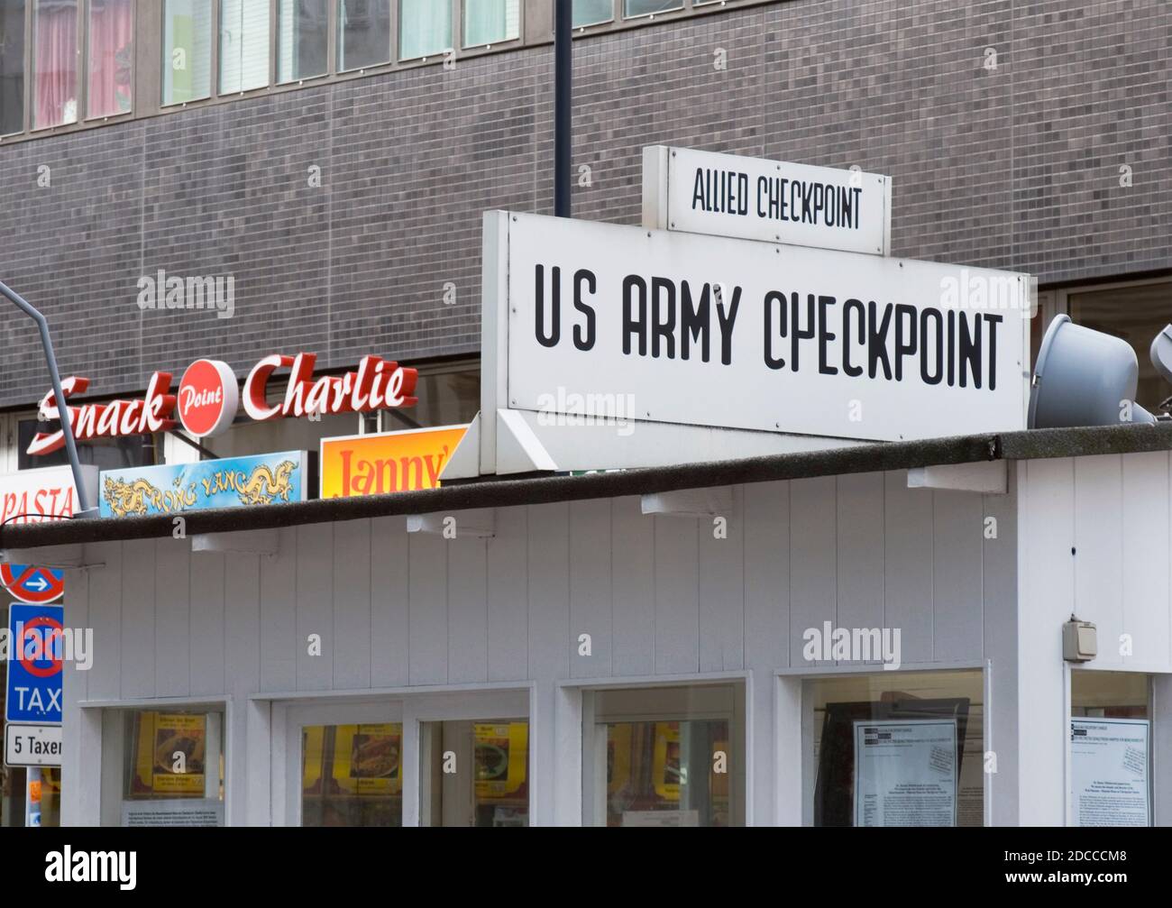 Checkpoint Charlie controllo di frontiera, Berlino, Germania Foto Stock