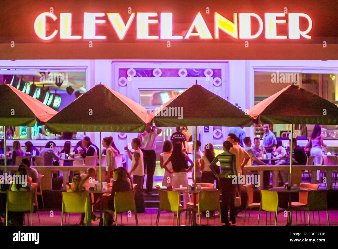Miami Beach Florida, South Beach, Ocean Drive, serata notturna, hotel di Clevelander, Foto Stock