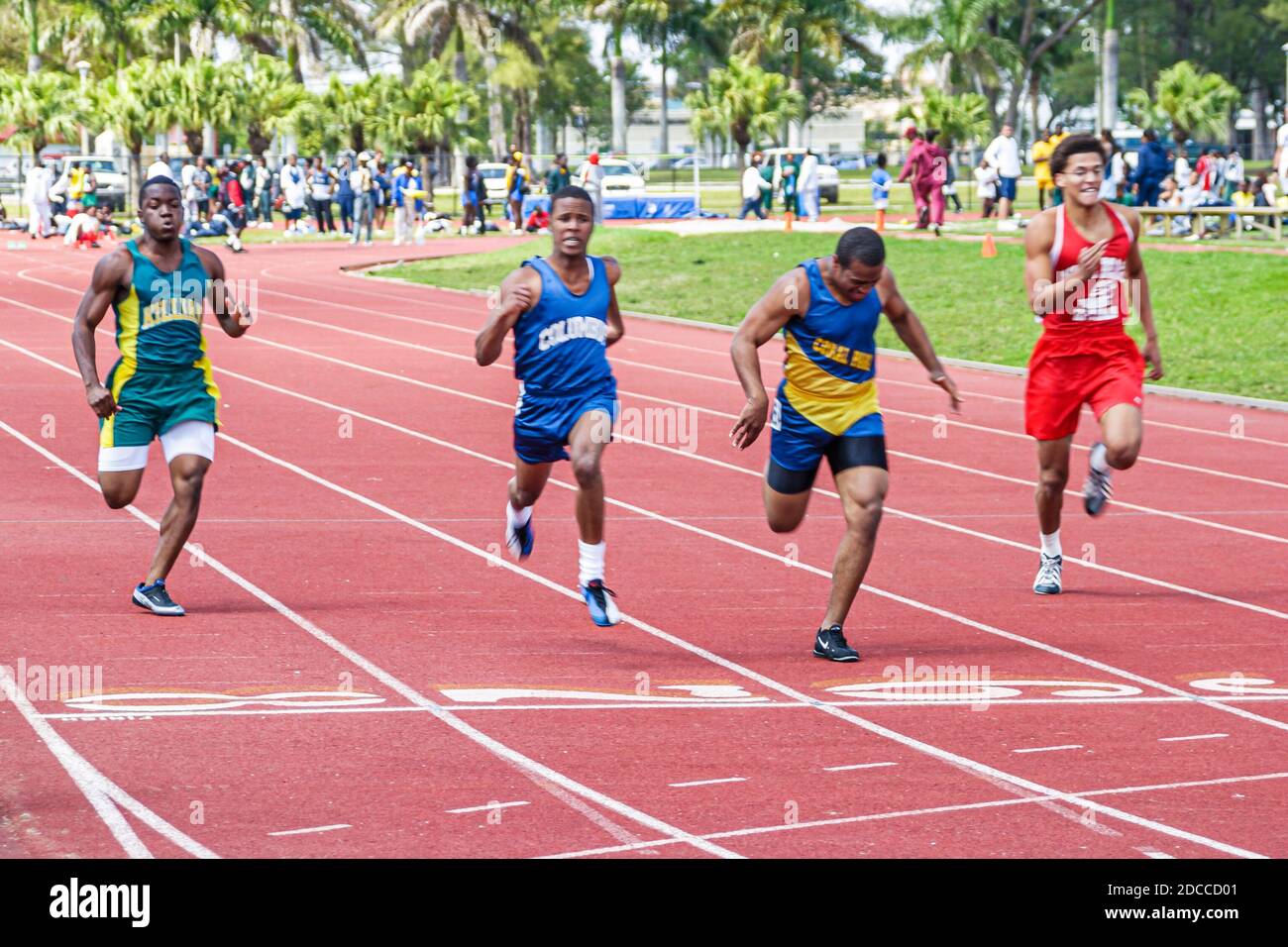 Miami Florida,Tropical Park Greater Miami Athletic Conference Championships,pista & campo studenti studenti della scuola superiore concorrente, runner run run run run run run Foto Stock