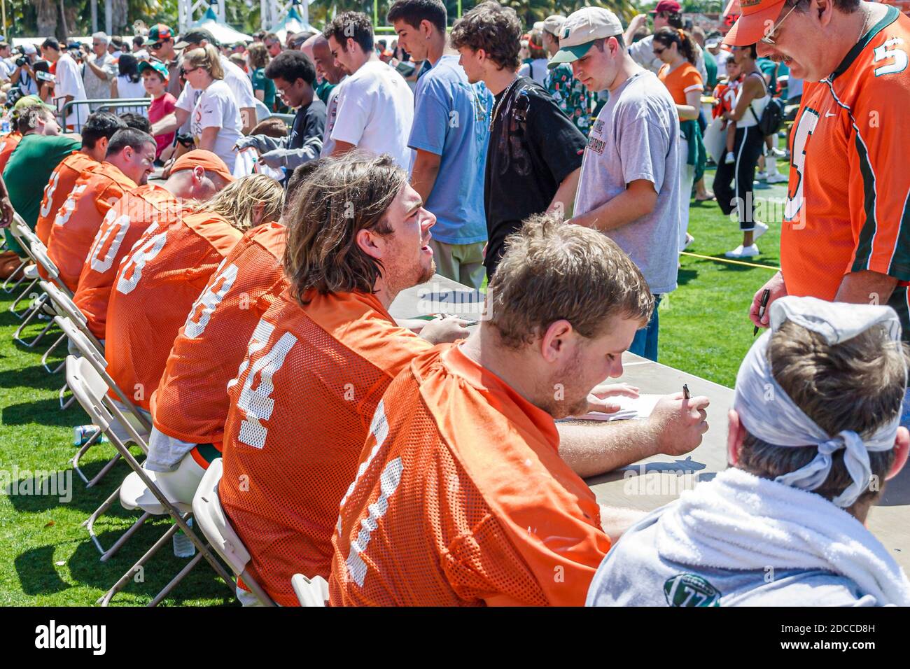 Miami Florida,Orange Bowl University of Miami Hurricanes Canesfest,college football preseason scrimmage tifosi giocatori stadio, autogra firma autografo Foto Stock